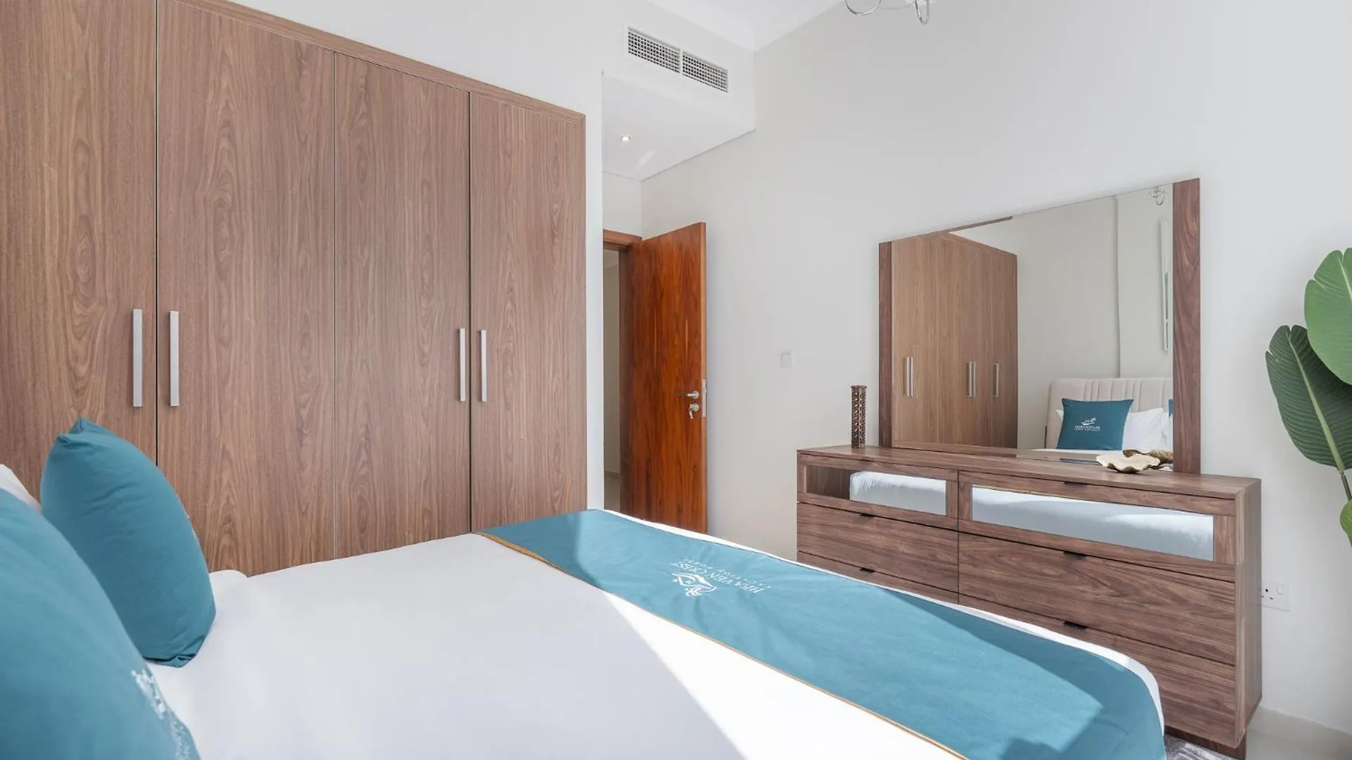 Heaven Crest Vacation Homes Downtown - 3 Bedroom Suites 2 Minute Walk To Dubai Mall And Burj Khalifa